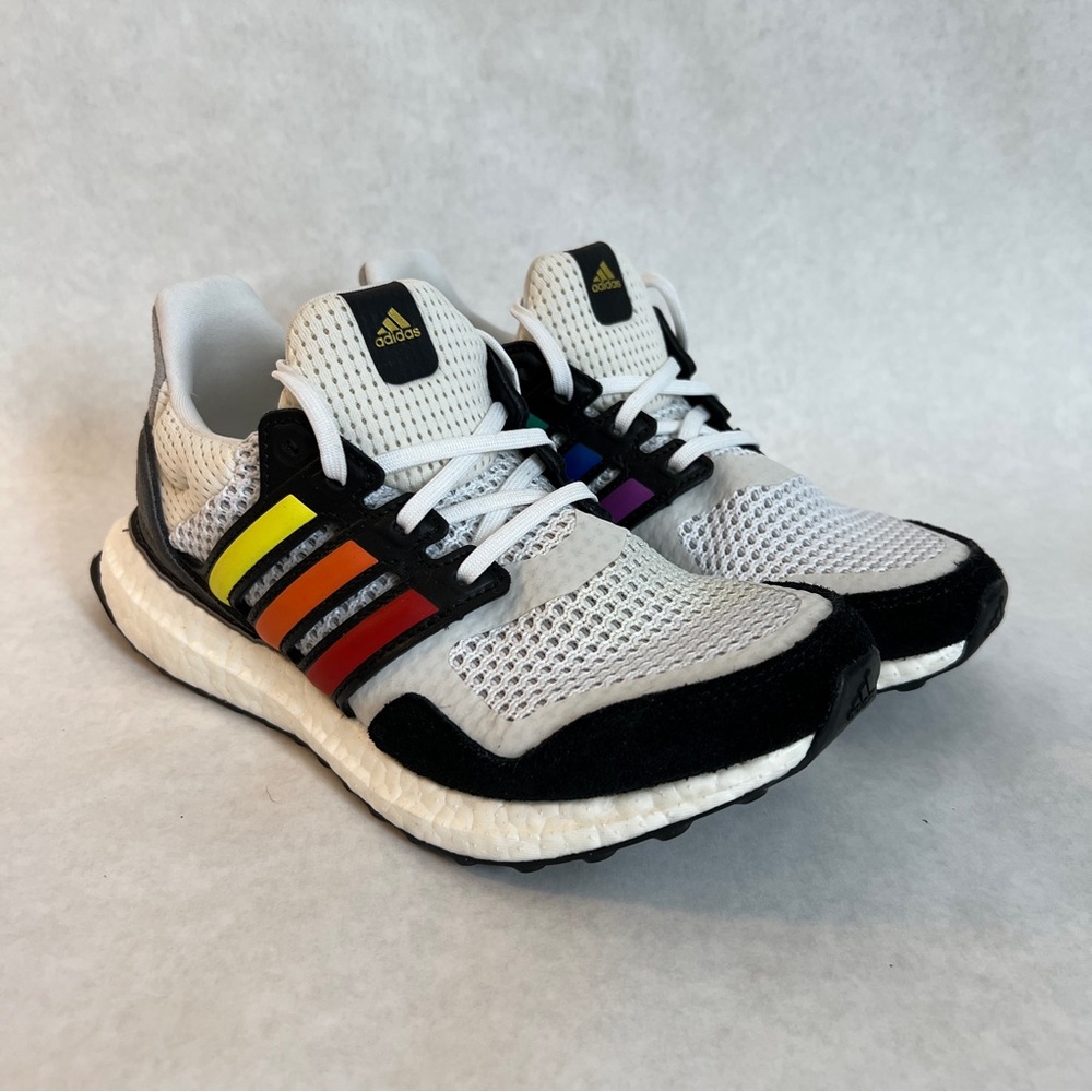 ADIDAS UltraBoost S&L Pride 2020 - FY5347 - Sz Men’s 5 / Women’s 7 - Picture 3 of 16